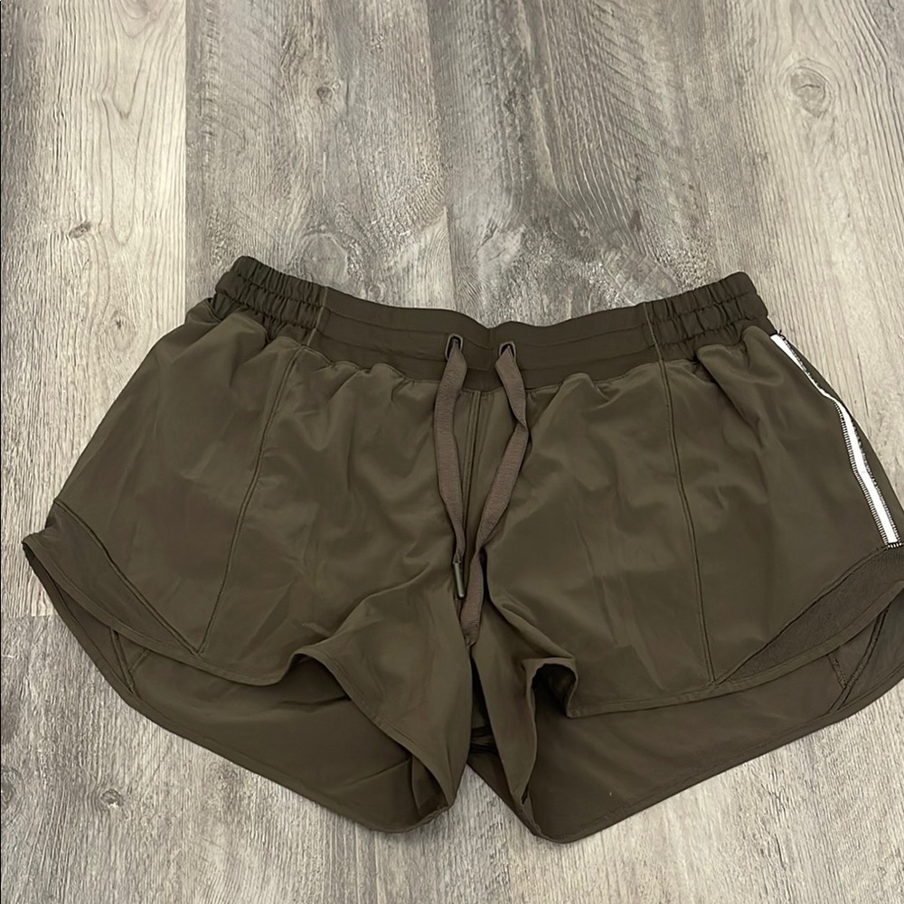 lululemon - Hotty Hot 4” LR Short